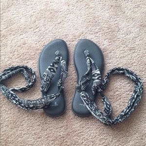Sanuk yoga mat tie up sandal 9